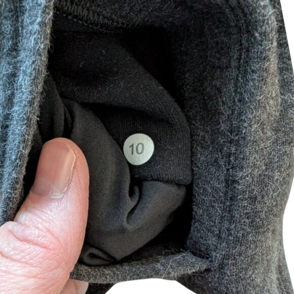 Lululemon City Bound Turtleneck Heathered Black Rel: 10/2016 Women's size 10 - Picture 10 of 12
